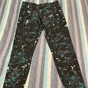 Sweaty Betty Power Workout Leggings size small. Full length. Turquoise camo!